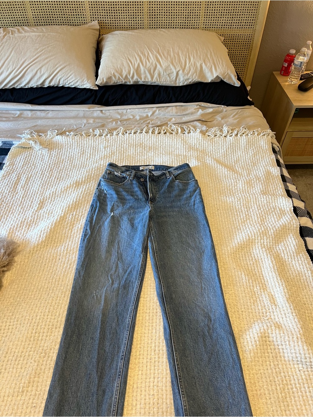 Abercrombie & Fitch The 90’s Straight Ultra High Rise Jeans - Medium Blue Wash
